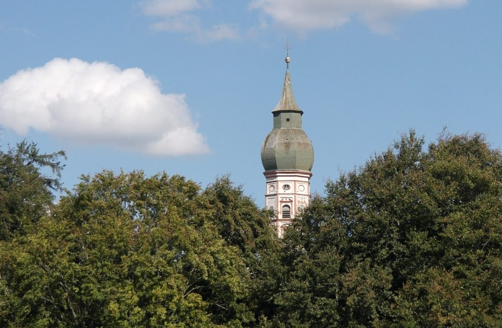 Turm der Klosterkirche Andechs